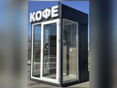 На стропах видно габариты корпуса целиком