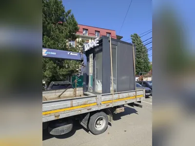 Отгрузка целиком — киоск приезжает собранным, а не комплектом деталей